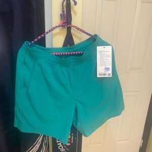 NWT Lululemon size M pace breaker short 7”
